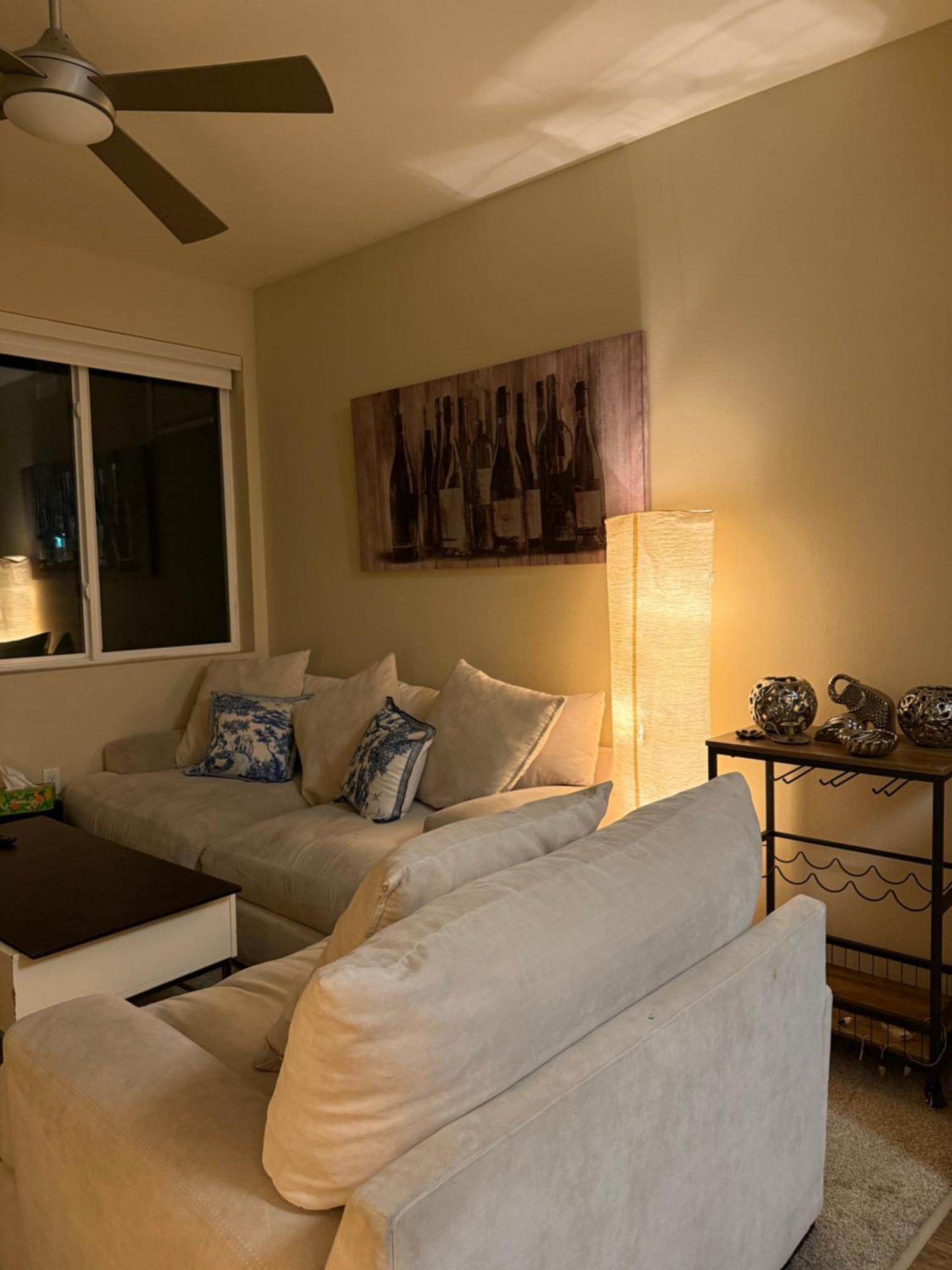 Wilshire La Brea Apartments - Los Angeles — Photos 1